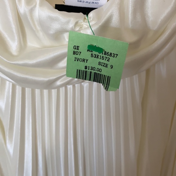 B.Smart Bryan’s bridal dress size 9/10 - Picture 4 of 4